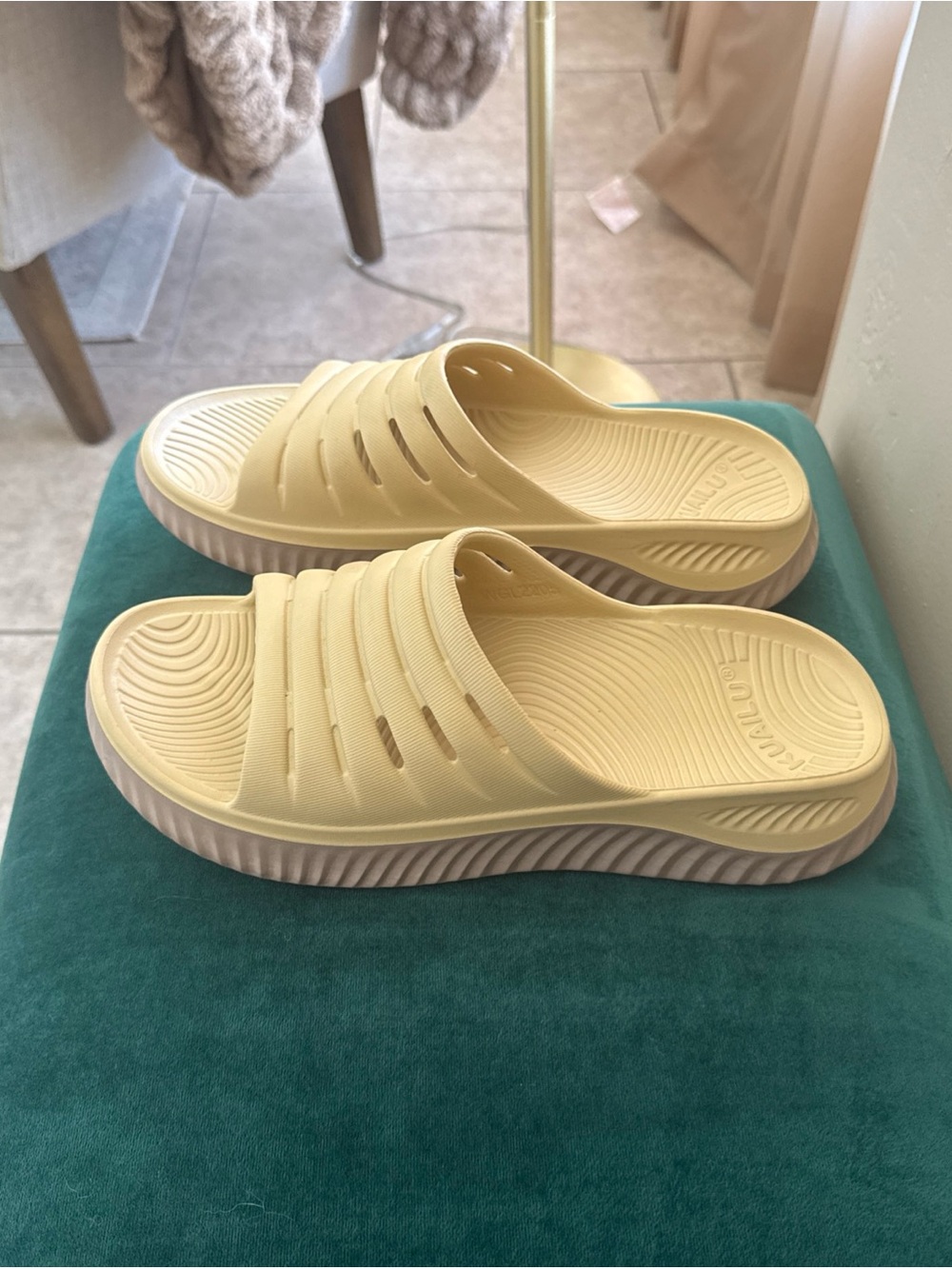 KuaiLu Cream Beige Recovery Slides
